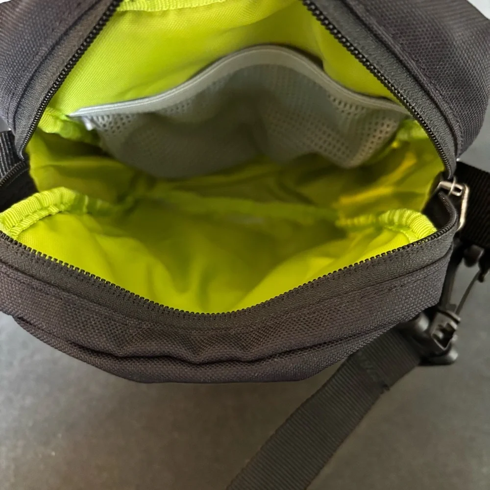 EUC Columbia Urban Uplift Side Black White w/ Lime Green Interior Crossbody Bag
